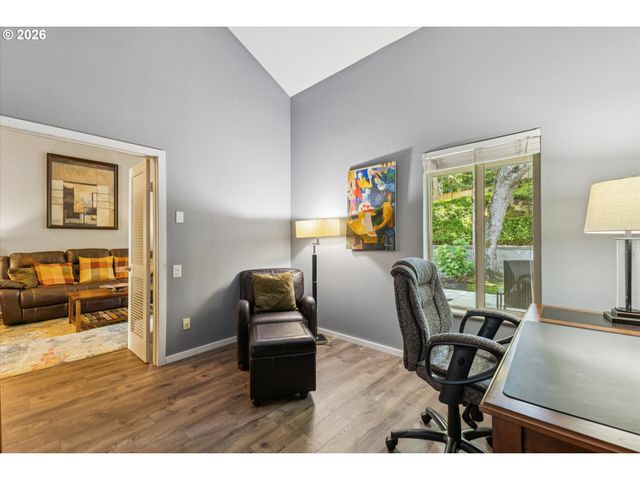 1325 BONNIEBRAE Dr, Lake Oswego, OR 97034