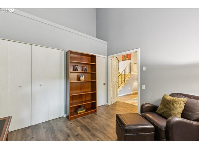1325 BONNIEBRAE Dr, Lake Oswego, OR 97034