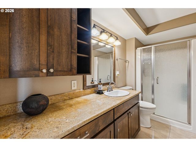 1325 BONNIEBRAE Dr, Lake Oswego, OR 97034