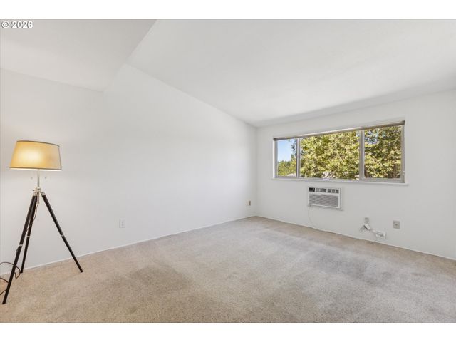 1325 BONNIEBRAE Dr, Lake Oswego, OR 97034