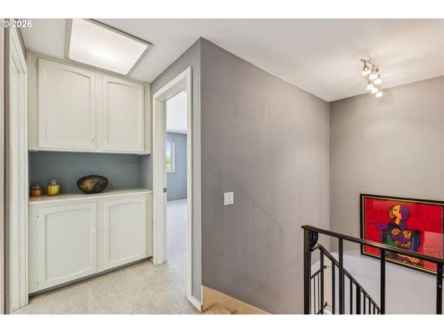 1325 BONNIEBRAE Dr, Lake Oswego, OR 97034