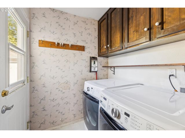1325 BONNIEBRAE Dr, Lake Oswego, OR 97034