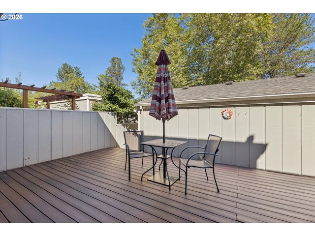 1325 BONNIEBRAE Dr, Lake Oswego, OR 97034