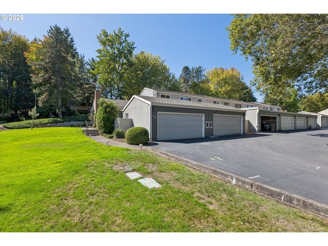 1325 BONNIEBRAE Dr, Lake Oswego, OR 97034