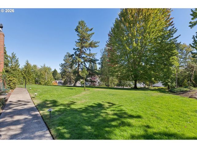 1325 BONNIEBRAE Dr, Lake Oswego, OR 97034