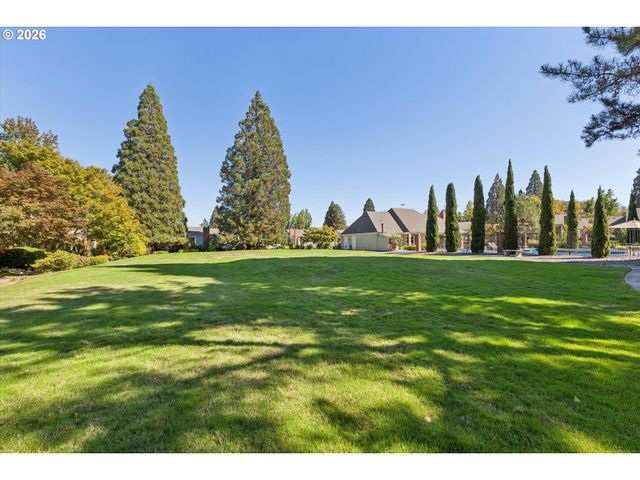 1325 BONNIEBRAE Dr, Lake Oswego, OR 97034