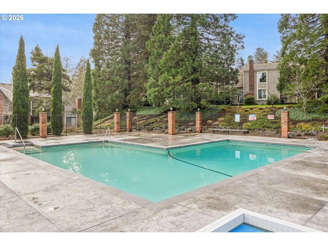 1325 BONNIEBRAE Dr, Lake Oswego, OR 97034
