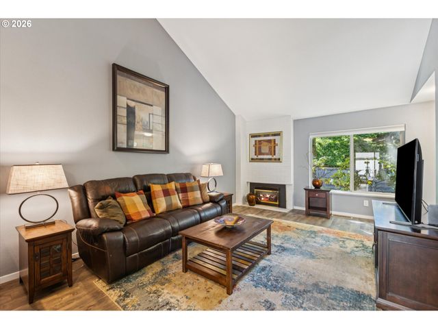 1325 BONNIEBRAE Dr, Lake Oswego, OR 97034