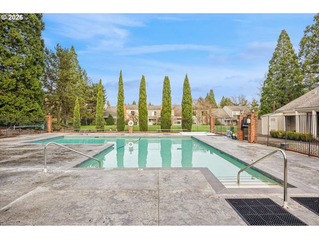 1325 BONNIEBRAE Dr, Lake Oswego, OR 97034