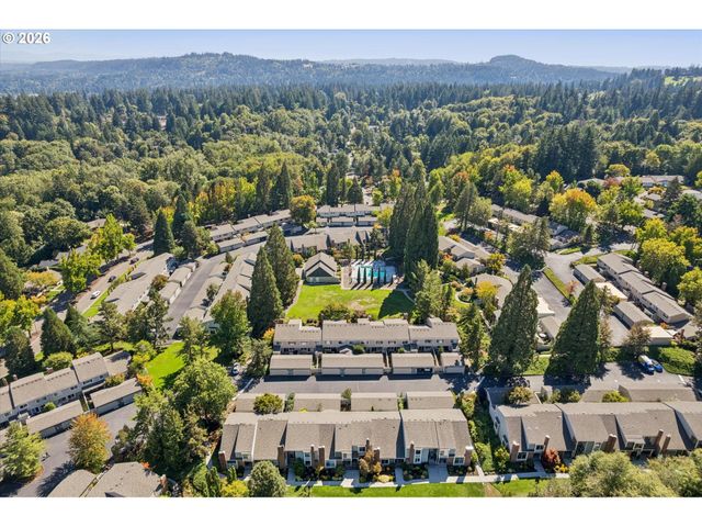 1325 BONNIEBRAE Dr, Lake Oswego, OR 97034