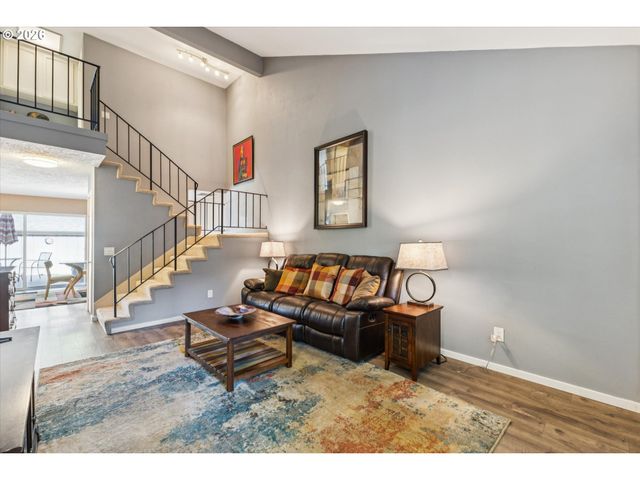 1325 BONNIEBRAE Dr, Lake Oswego, OR 97034