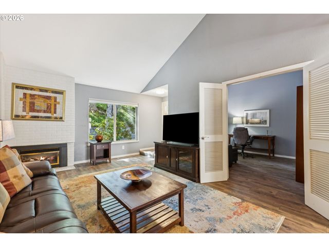1325 BONNIEBRAE Dr, Lake Oswego, OR 97034