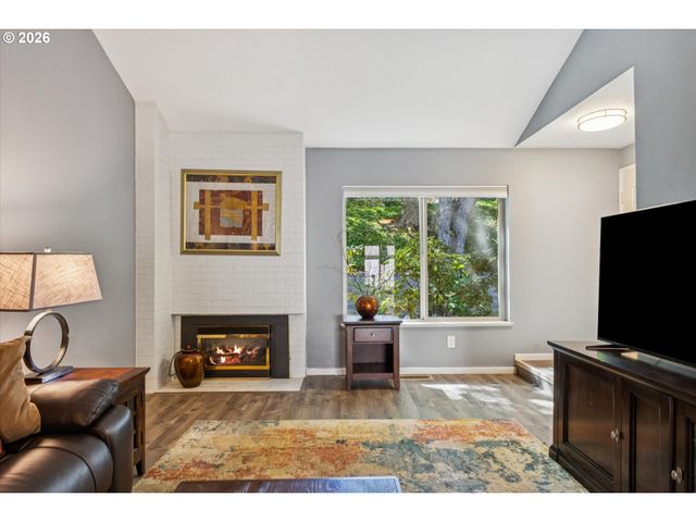 1325 BONNIEBRAE Dr, Lake Oswego, OR 97034