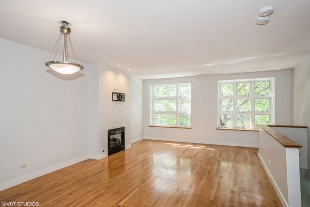 7211 N Oakley Avenue 7211, Chicago, IL 60645