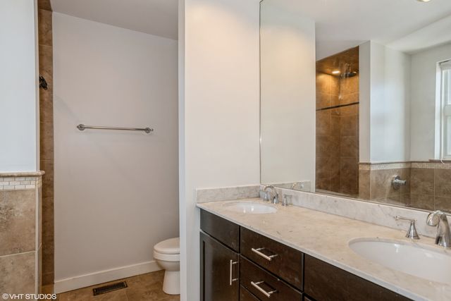 7211 N Oakley Avenue 7211, Chicago, IL 60645