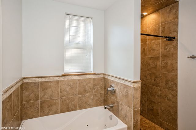 7211 N Oakley Avenue 7211, Chicago, IL 60645
