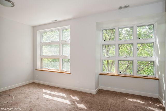 7211 N Oakley Avenue 7211, Chicago, IL 60645