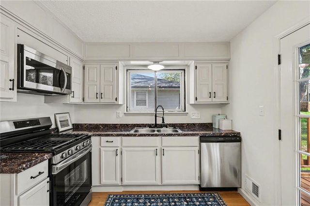 11939 Smalley Avenue, Grandview, MO 64030