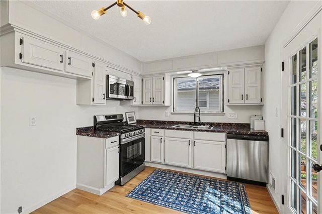 11939 Smalley Avenue, Grandview, MO 64030