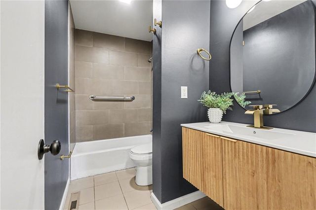 11939 Smalley Avenue, Grandview, MO 64030
