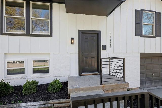 11939 Smalley Avenue, Grandview, MO 64030