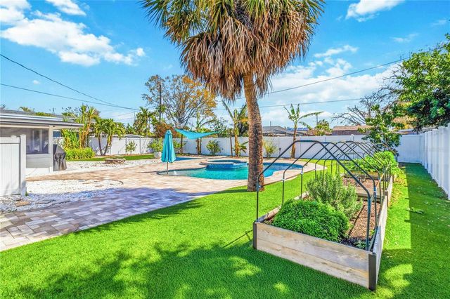 327 39TH AVENUE, St Pete Beach, FL 33706