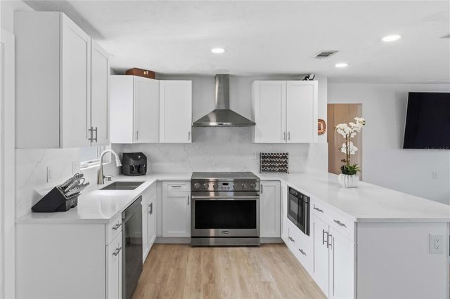 327 39TH AVENUE, St Pete Beach, FL 33706