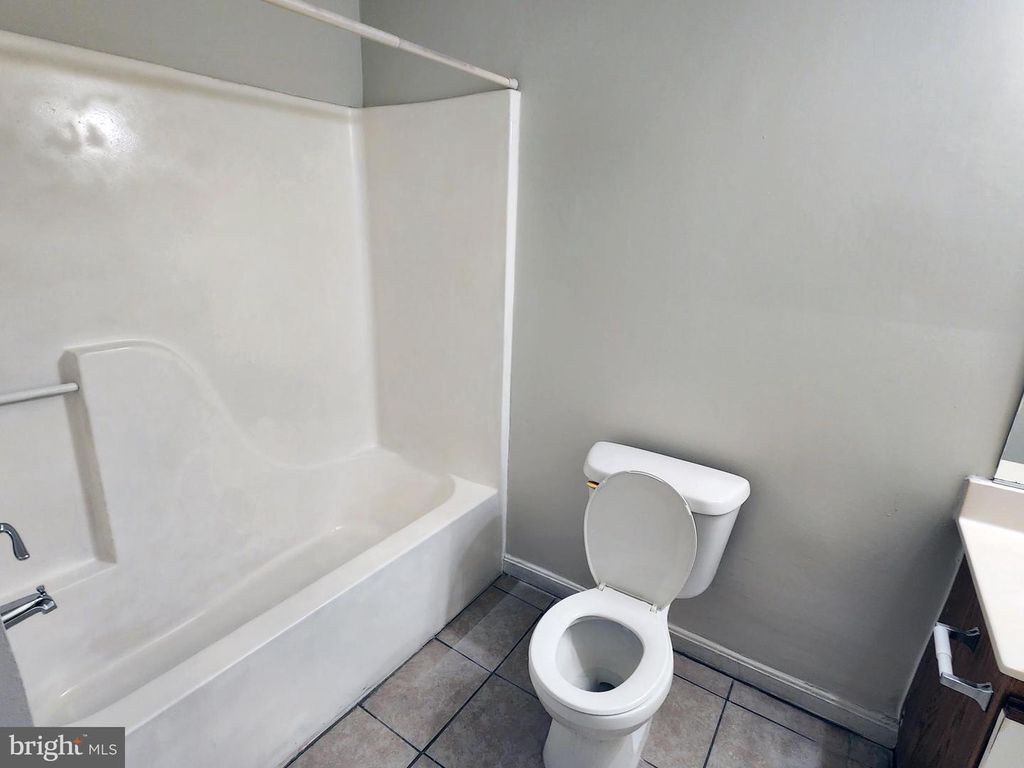 Image 13 of property listing at 1216-1 W LAFAYETTE AVE #3, Baltimore, MD 21217