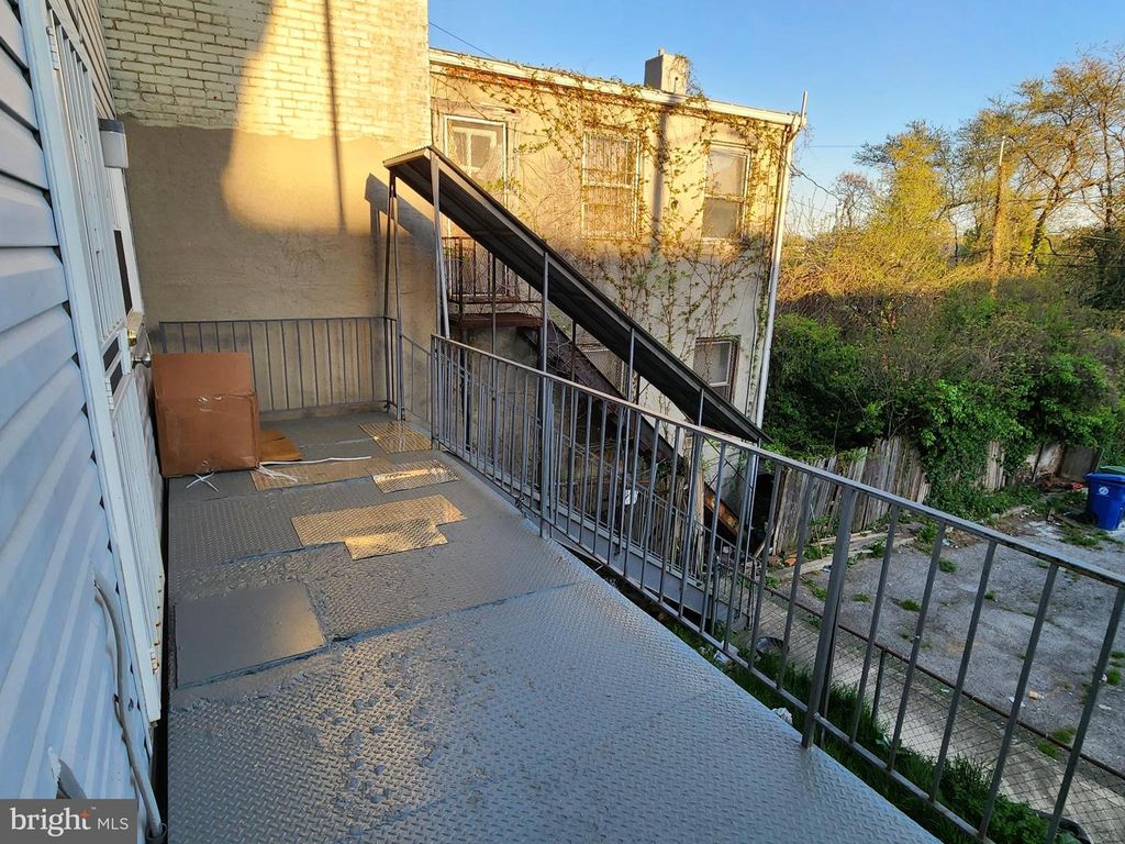 Image 18 of property listing at 1216-1 W LAFAYETTE AVE #3, Baltimore, MD 21217