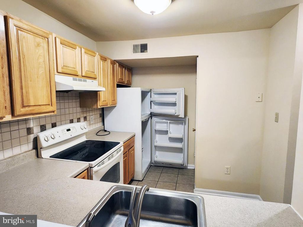 Image 5 of property listing at 1216-1 W LAFAYETTE AVE #3, Baltimore, MD 21217