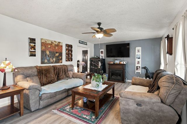 2015 Patricia Dr, Greenbrier, TN 37073