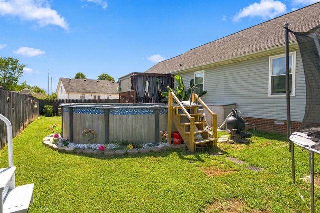 2015 Patricia Dr, Greenbrier, TN 37073