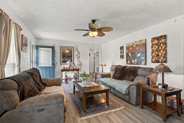 2015 Patricia Dr, Greenbrier, TN 37073