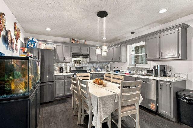 2015 Patricia Dr, Greenbrier, TN 37073
