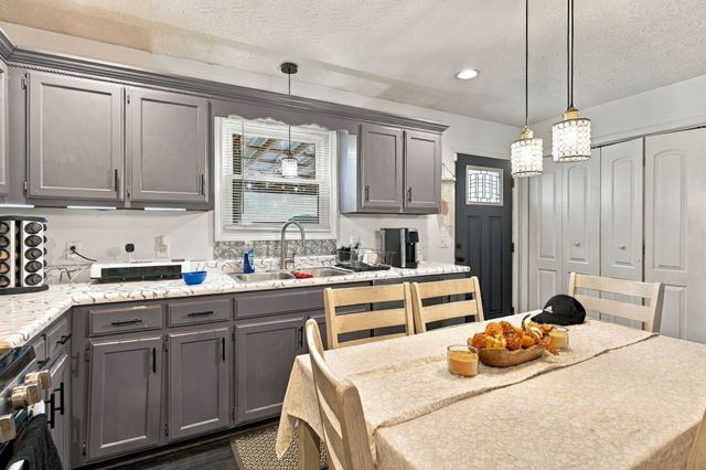 2015 Patricia Dr, Greenbrier, TN 37073