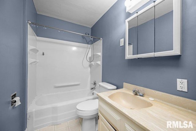 1916 33RD Street, Moline, IL 61265