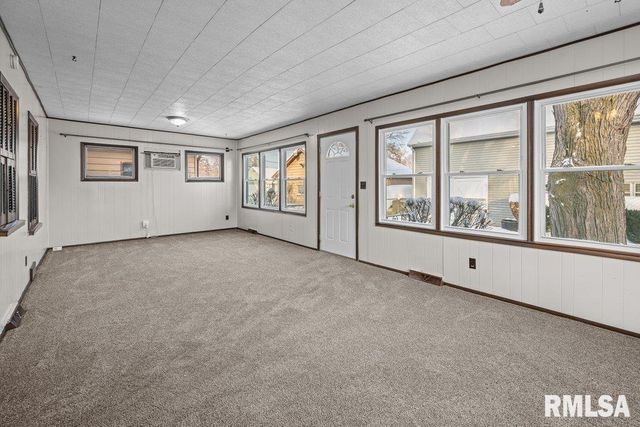 1916 33RD Street, Moline, IL 61265