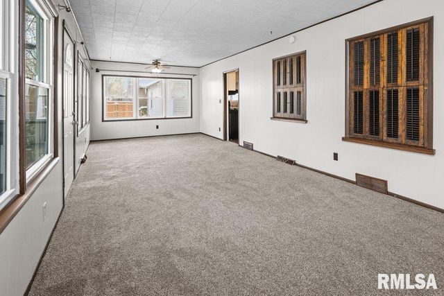 1916 33RD Street, Moline, IL 61265