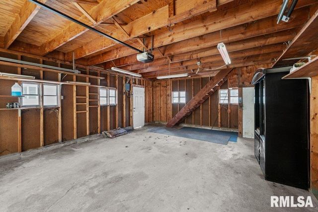 1916 33RD Street, Moline, IL 61265