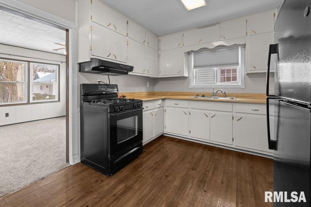 1916 33RD Street, Moline, IL 61265