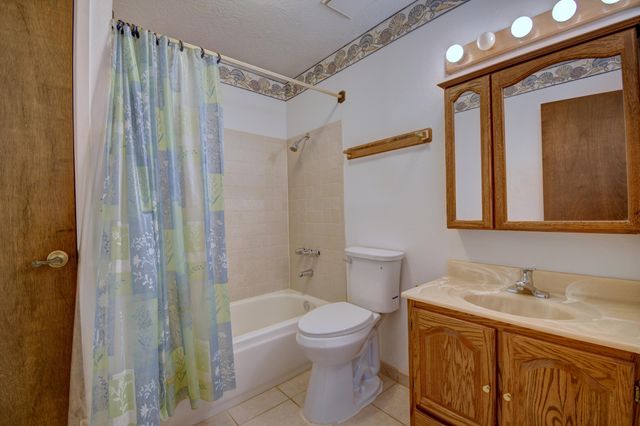 1121 Miller Road, Los Lunas, NM 87031