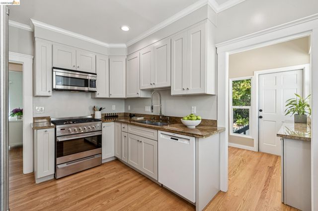 1233 Carleton St, Berkeley, CA 94702