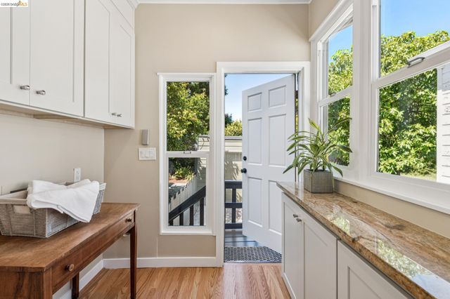 1233 Carleton St, Berkeley, CA 94702