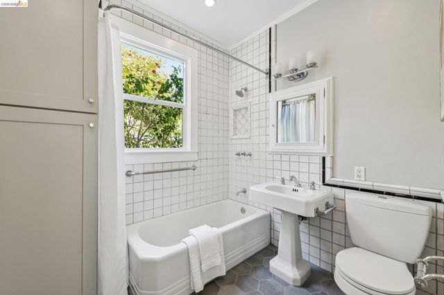1233 Carleton St, Berkeley, CA 94702