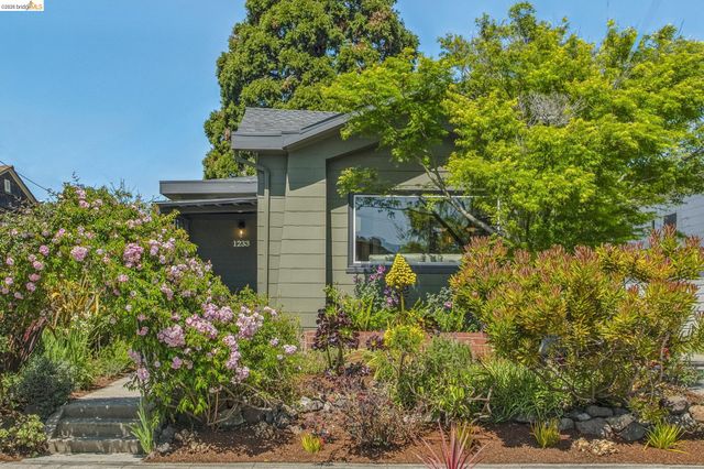 1233 Carleton St, Berkeley, CA 94702