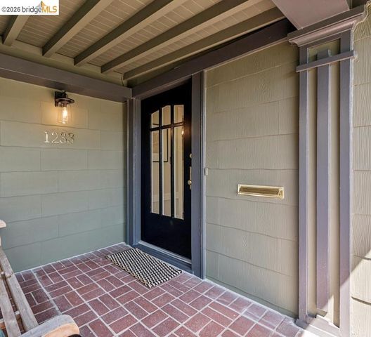 1233 Carleton St, Berkeley, CA 94702