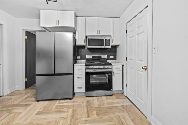 7508 W Devon Avenue, Chicago, IL 60631