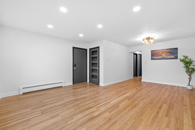 7508 W Devon Avenue, Chicago, IL 60631