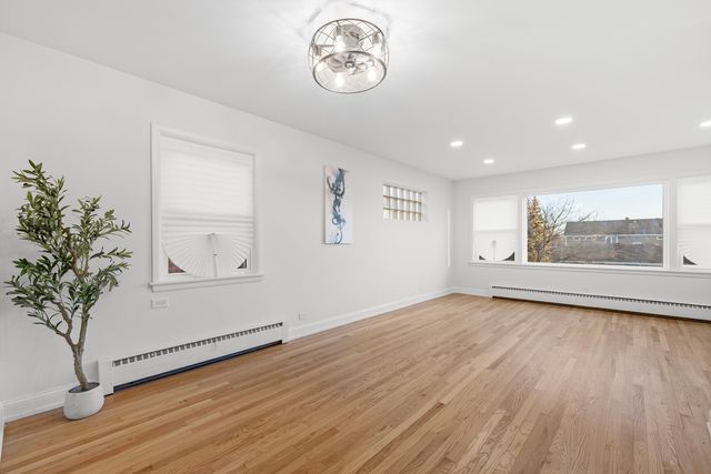 7508 W Devon Avenue, Chicago, IL 60631