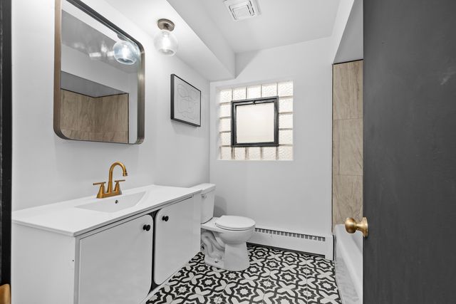 7508 W Devon Avenue, Chicago, IL 60631